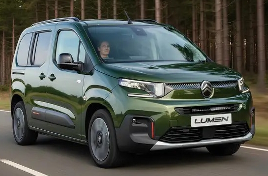 Lumen Grillkit er designet for å integreres naturlig i bilens front. Gi din bil et kraftig oppgradert lysbilde. Med Lumen Grillkit, skreddersydd for en sømløs og stilren montering.