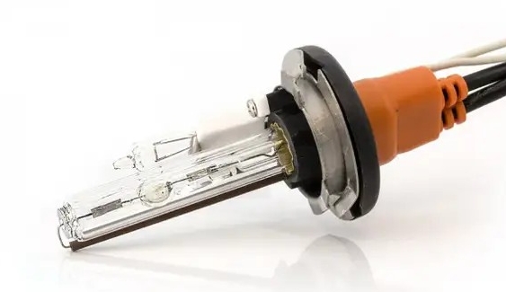 Xenonpærer fra Lumen til ettermontert xenon. Lumen systems er kvalitetspærer på lik linje med Philips og Osram. Disse pærene brukes i biler som kommer med H15/L halogenpærer originalt.