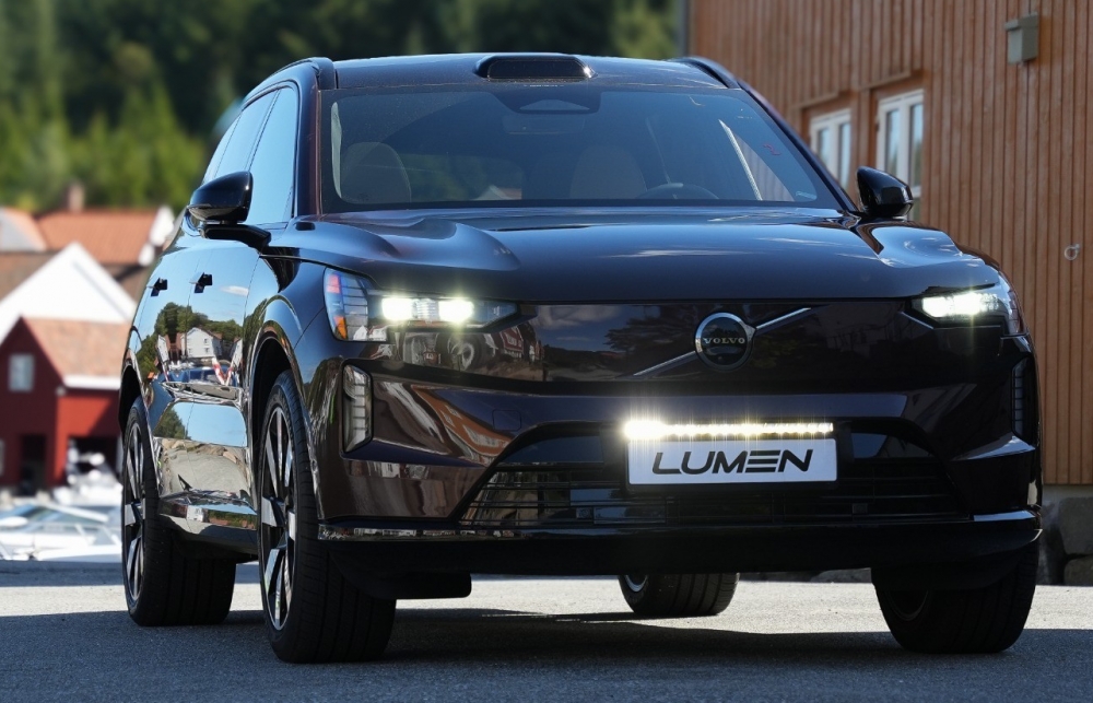 Velger du et modelltilpasset Lumen Grillkit, får du en diskret og elegant montering som integreres sømløst i fronten på Volvo.