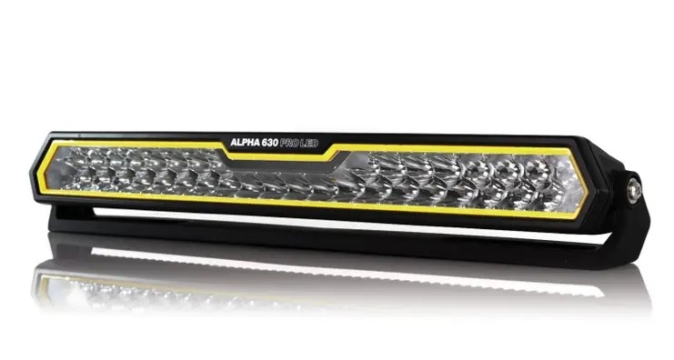 Lampen blir levert med hele 260 watt og utrolige 35360 lumen pakket inn i en LED-bar med en kastelengde på 1490 meter målt på 0.25 lux.