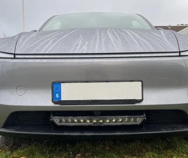 I dette modelltilpassede fjernlyssettet medfølger det mest essensielle av det som trengs for en enkel montering av OZZ XB1 P20